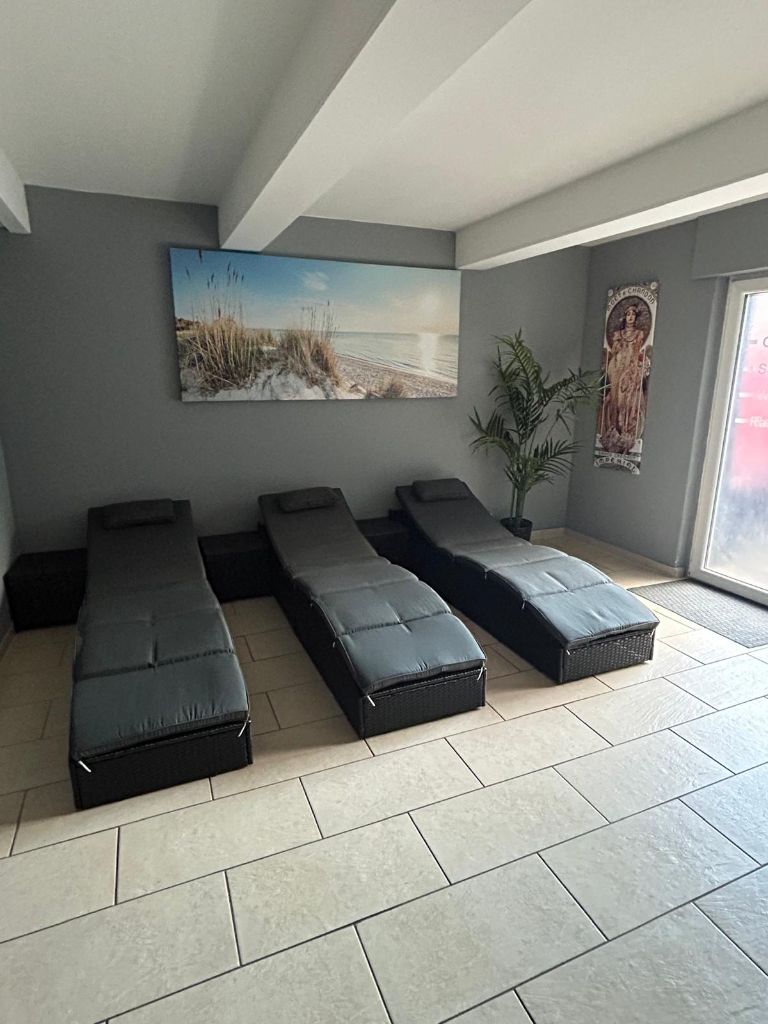 Layla 2 – Relaxraum mit Liegen